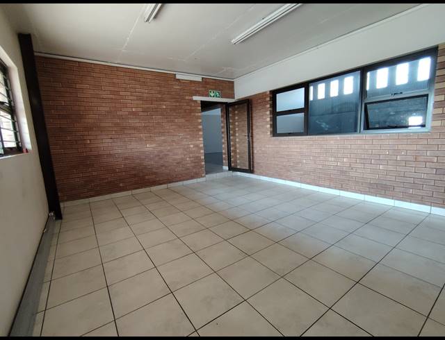 427M² WAREHOUSE TO LET IN AIRPORT PARK